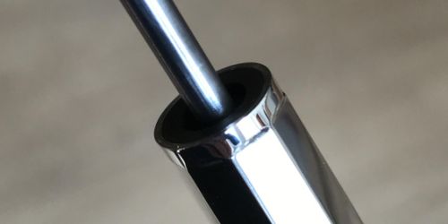 Bouton de violoncelle fabriqué par Claudia Carmona.